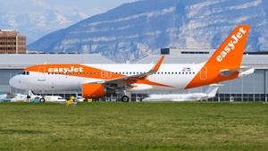 Photo of OE-IVE - Airbus A320-214 operated by easyJet Europe