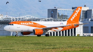 Photo of OE-LQQ - Airbus A319-111 operated by easyJet Europe