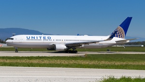 Photo of N662UA - Boeing 767-322(ER) operated by United Airlines