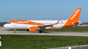 Photo of OE-ICL - Airbus A320-214 operated by easyJet Europe