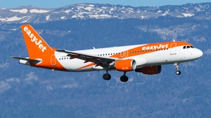 Photo of G-EZTK - Airbus A320-214 operated by easyJet
