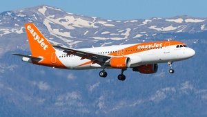 Photo of G-EZUK - Airbus A320-214 operated by easyJet