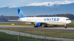 Photo of N664UA - Boeing 767-322(ER) operated by United Airlines