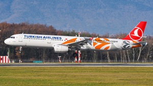 Photo of TC-JRO - Airbus A321-231 operated by Turkish Airlines