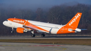 Photo of G-EZOT - Airbus A320-214 operated by easyJet