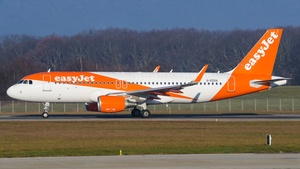 Photo of G-EZOX - Airbus A320-214 operated by easyJet