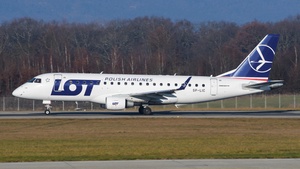 Photo of SP-LIC - Embraer ERJ-175STD operated by LOT Polish Airlines
