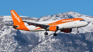 Photo of G-EZTC - Airbus A320-214 operated by easyJet