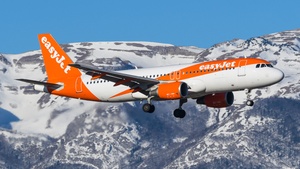 Photo of G-EZTN - Airbus A320-214 operated by easyJet