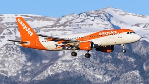 Photo of OE-IJE - Airbus A320-214 operated by easyJet Europe
