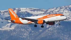 Photo of G-EZUL - Airbus A320-214 operated by easyJet