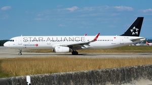 Photo of TC-JSG - Airbus A321-231 operated by Turkish Airlines
