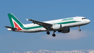 Photo of EI-DTH - Airbus A320-216 operated by Alitalia