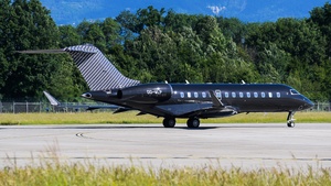 Photo of OO-WLP - Bombardier Global 5500 operated by Luxaviation Belgium