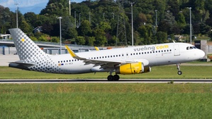 Photo of EC-MEA - Airbus A320-232 operated by Vueling