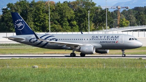 Photo of F-HEPI - Airbus A320-214 operated by Air France