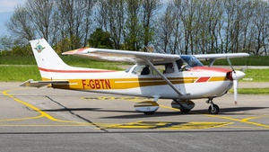 Photo of F-GBTN - Reims-Cessna F172N Skyhawk operated by Aéroclub Vauclusien