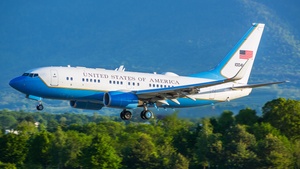 Photo of 01-0041 - Boeing C-40B operated by US Air Force