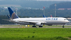 Photo of N675UA - Boeing 767-322(ER) operated by United Airlines
