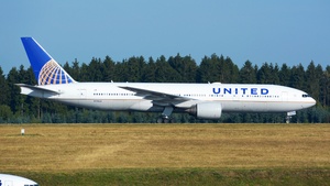 Photo of N798UA - Boeing 777-222(ER) operated by United Airlines