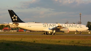 Photo of D-AIGW - Airbus A340-313 operated by Lufthansa