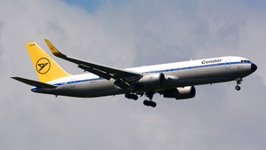 Photo of D-ABUM - Boeing 767-31B(ER) operated by Condor