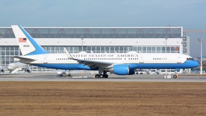 Photo of 98-0002 - Boeing C-32A operated by US Air Force