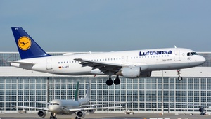 Photo of D-AIPT - Airbus A320-211 operated by Lufthansa