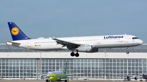 Photo of D-AIRE - Airbus A321-131 operated by Lufthansa