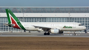 Photo of EI-DSA - Airbus A320-216 operated by Alitalia