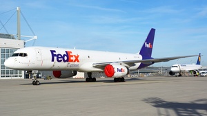 Photo of N927FD - Boeing 757-204(SF) operated by FedEx