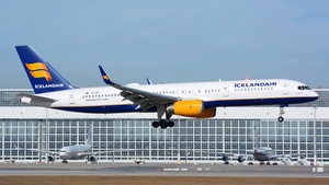 Photo of TF-ISY - Boeing 757-223 operated by Icelandair