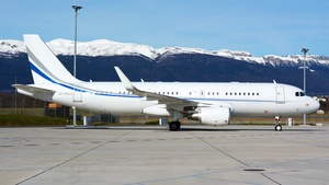 Photo of M-YBUS - Airbus A320-214(CJ) Prestige operated by Prime Aviation