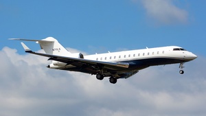 Photo of N711LS - Bombardier Global 6000 operated by Whitewind Company