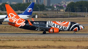 Photo of UR-SQE - Boeing 737-75C operated by SkyUp Airlines
