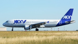 Photo of F-GKXH - Airbus A320-214 operated by Joon