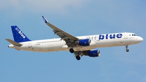 Photo of AP-BMO - Airbus A321-211 operated by Airblue