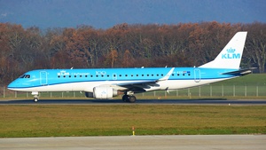 Photo of PH-EZE - Embraer ERJ-190STD operated by KLM Cityhopper