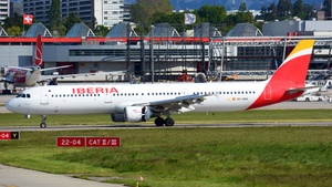 Photo of EC-HUH - Airbus A321-212 operated by Iberia
