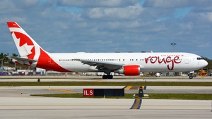 Photo of C-GHLA - Boeing 767-35H(ER) operated by Air Canada Rouge