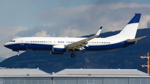 Photo of N502BJ - Boeing 737-8ZE(BBJ2) operated by Private