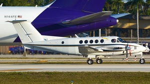 Photo of 163845 - Beechcraft C-12M Huron operated by US Navy