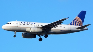 Photo of N824UA - Airbus A319-131 operated by United Airlines
