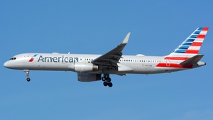 Photo of N177AN - Boeing 757-223 operated by American Airlines
