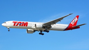 Photo of PT-MUG - Boeing 777-32W(ER) operated by TAM Linhas Aéreas