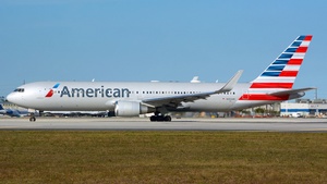 Photo of N350AN - Boeing 767-323(ER) operated by American Airlines