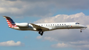 Photo of N670AE - Embraer ERJ-145LR operated by American Eagle (opb Envoy Air)