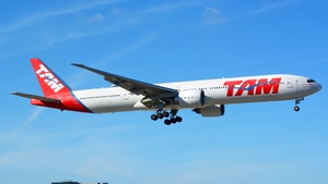 Photo of PT-MUC - Boeing 777-32W(ER) operated by TAM Linhas Aéreas