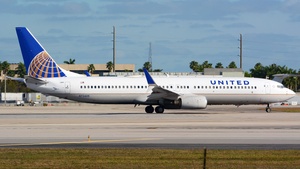 Photo of N72405 - Boeing 737-924 operated by United Airlines
