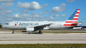 Photo of N125UW - Airbus A320-214 operated by American Airlines